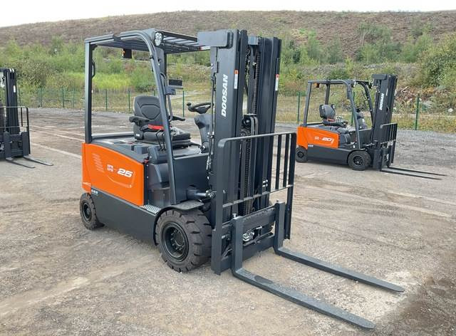 Doosan B25X-7 PLUS - Electrostivuitor: Foto 4 Doosan B25X-7 PLUS - Electrostivuitor: Foto 4