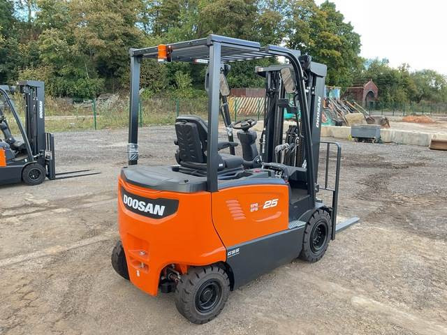 Doosan B25X-7 PLUS - Electrostivuitor: Foto 3 Doosan B25X-7 PLUS - Electrostivuitor: Foto 3