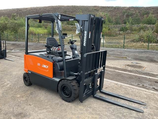 Doosan B30X-7 PLUS - Electrostivuitor: Foto 4 Doosan B30X-7 PLUS - Electrostivuitor: Foto 4
