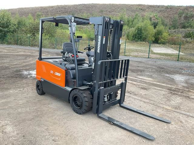 Doosan B35X-7 PLUS - Electrostivuitor: Foto 4 Doosan B35X-7 PLUS - Electrostivuitor: Foto 4
