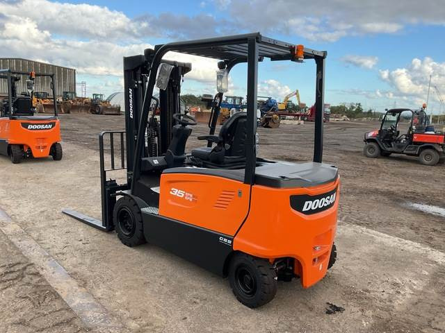 Doosan B35X-7 PLUS - Electrostivuitor: Foto 2 Doosan B35X-7 PLUS - Electrostivuitor: Foto 2