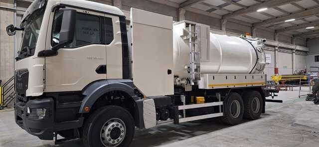 MAN TGS33.400 Jetter - Maşină pentru vidanjări: Foto 1 MAN TGS33.400 Jetter - Maşină pentru vidanjări: Foto 1