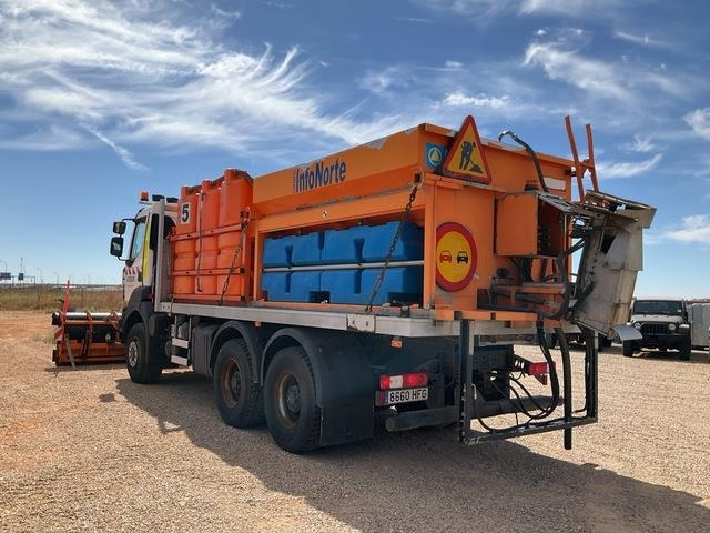 Renault Kerax 380DXI - Utilaj deszăpezire: Foto 2 Renault Kerax 380DXI - Utilaj deszăpezire: Foto 2