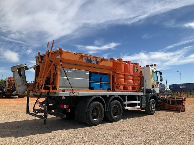 Renault Kerax 380DXI - Utilaj deszăpezire: Foto 3 Renault Kerax 380DXI - Utilaj deszăpezire: Foto 3