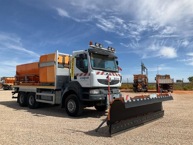 Renault Kerax 430DXI - Utilaj deszăpezire: Foto 4 Renault Kerax 430DXI - Utilaj deszăpezire: Foto 4