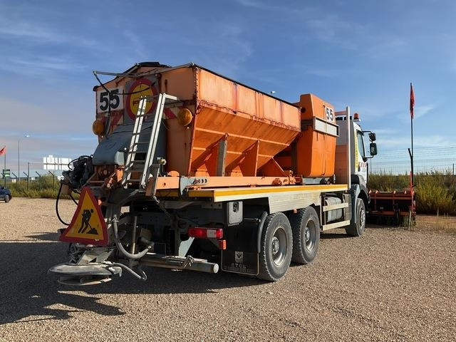 Renault Kerax 430DXI - Utilaj deszăpezire: Foto 3 Renault Kerax 430DXI - Utilaj deszăpezire: Foto 3