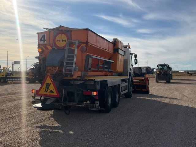 Renault Kerax 430DXI - Utilaj deszăpezire: Foto 3 Renault Kerax 430DXI - Utilaj deszăpezire: Foto 3