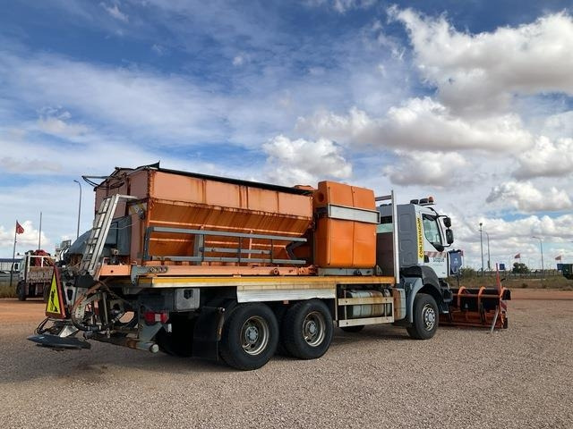 Renault Kerax - Utilaj deszăpezire: Foto 3 Renault Kerax - Utilaj deszăpezire: Foto 3