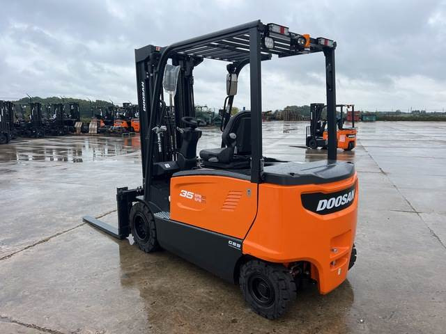 Doosan B35X-7 PLUS - Electrostivuitor: Foto 2 Doosan B35X-7 PLUS - Electrostivuitor: Foto 2
