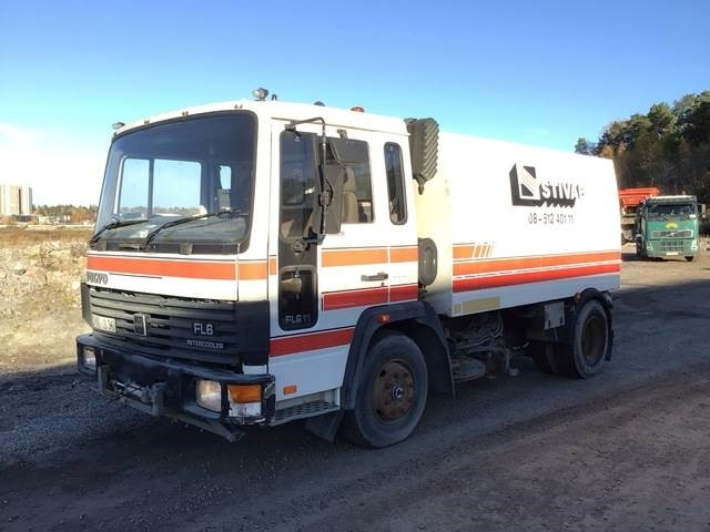 Volvo FL611 - Măturătoare stradală: Foto 1 Volvo FL611 - Măturătoare stradală: Foto 1