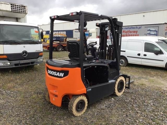 Doosan B25X-7 PLUS - Electrostivuitor: Foto 3 Doosan B25X-7 PLUS - Electrostivuitor: Foto 3