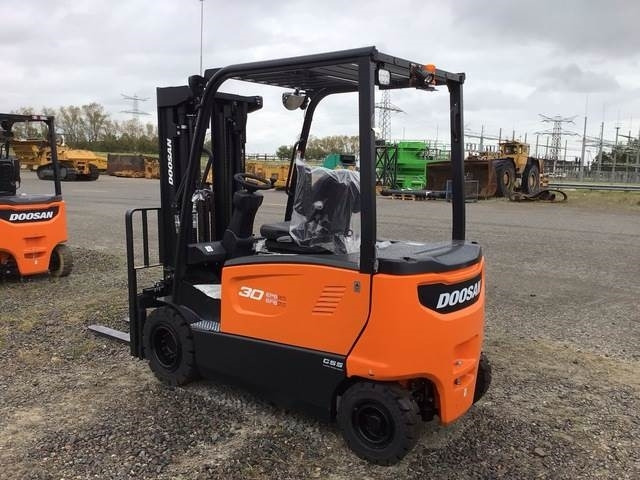 Doosan B30X-7 PLUS - Electrostivuitor: Foto 2 Doosan B30X-7 PLUS - Electrostivuitor: Foto 2