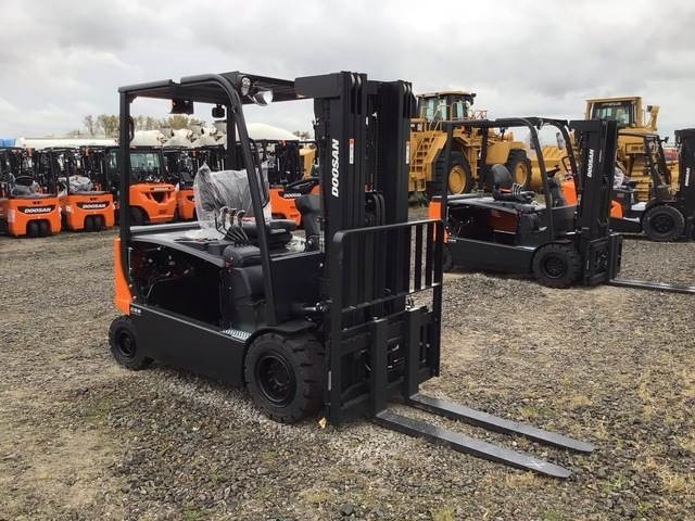 Doosan B30X-7 PLUS - Electrostivuitor: Foto 4 Doosan B30X-7 PLUS - Electrostivuitor: Foto 4