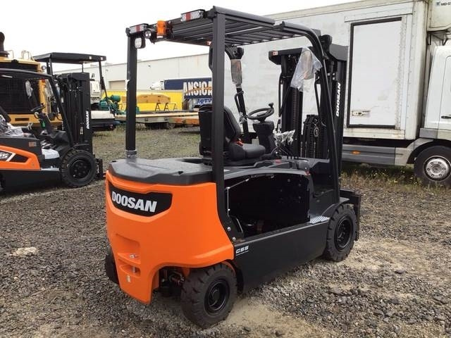 Doosan B35X-7 PLUS - Electrostivuitor: Foto 3 Doosan B35X-7 PLUS - Electrostivuitor: Foto 3