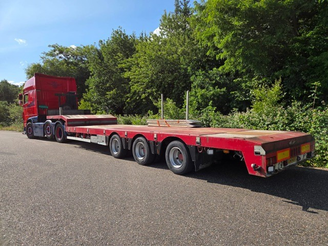 DAF XF 460 FTG 6x2 Super Spacecab + Nooteboom semi-dieplader - Camion şasiu: Foto 2 DAF XF 460 FTG 6x2 Super Spacecab + Nooteboom semi-dieplader - Camion şasiu: Foto 2