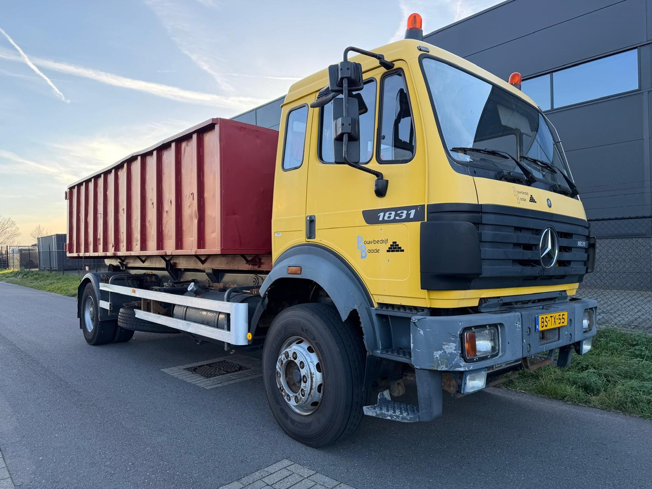 MERCEDES-BENZ SK 1831 - Camion cu cârlig: Foto 1 MERCEDES-BENZ SK 1831 - Camion cu cârlig: Foto 1