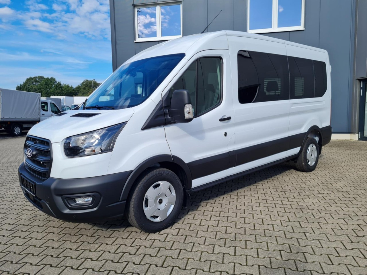 Ford Transit 350 Kombi TDCi L3 AG Trend 9 Sitze AHK KAMERA - Microbuz, Transport persoane: Foto 3 Ford Transit 350 Kombi TDCi L3 AG Trend 9 Sitze AHK KAMERA - Microbuz, Transport persoane: Foto 3