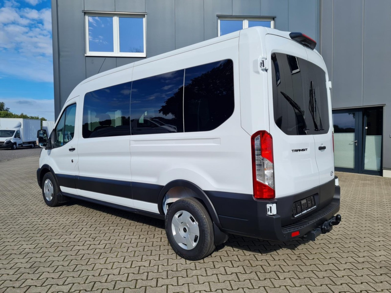 Ford Transit 350 Kombi TDCi L3 AG Trend 9 Sitze AHK KAMERA - Microbuz, Transport persoane: Foto 4 Ford Transit 350 Kombi TDCi L3 AG Trend 9 Sitze AHK KAMERA - Microbuz, Transport persoane: Foto 4