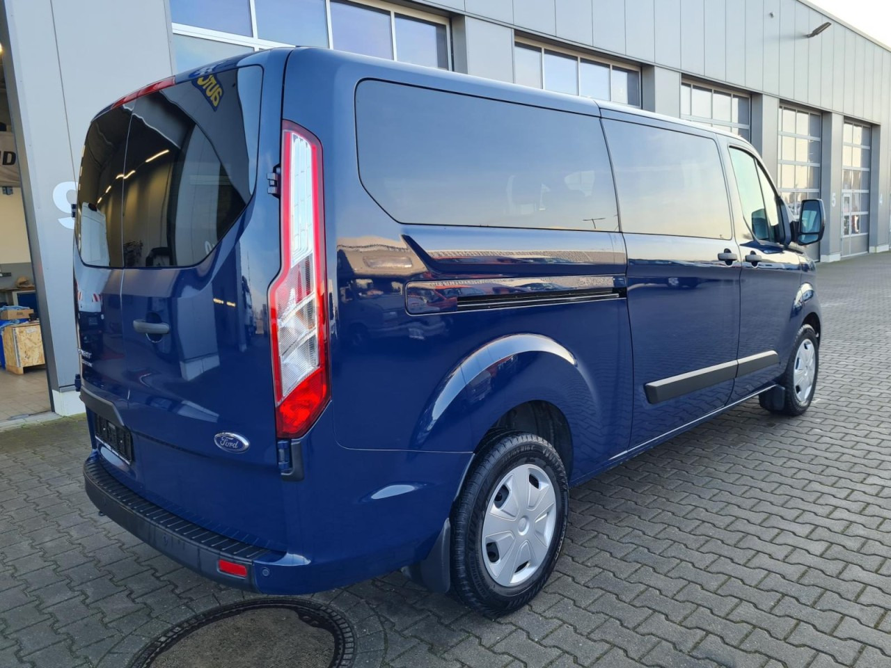 Ford Transit Custom Kombi 320 L2 Trend 9 Sitze PDC - Microbuz, Transport persoane: Foto 4 Ford Transit Custom Kombi 320 L2 Trend 9 Sitze PDC - Microbuz, Transport persoane: Foto 4