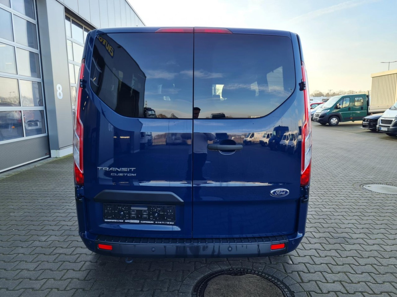 Ford Transit Custom Kombi 320 L2 Trend 9 Sitze PDC - Microbuz, Transport persoane: Foto 5 Ford Transit Custom Kombi 320 L2 Trend 9 Sitze PDC - Microbuz, Transport persoane: Foto 5