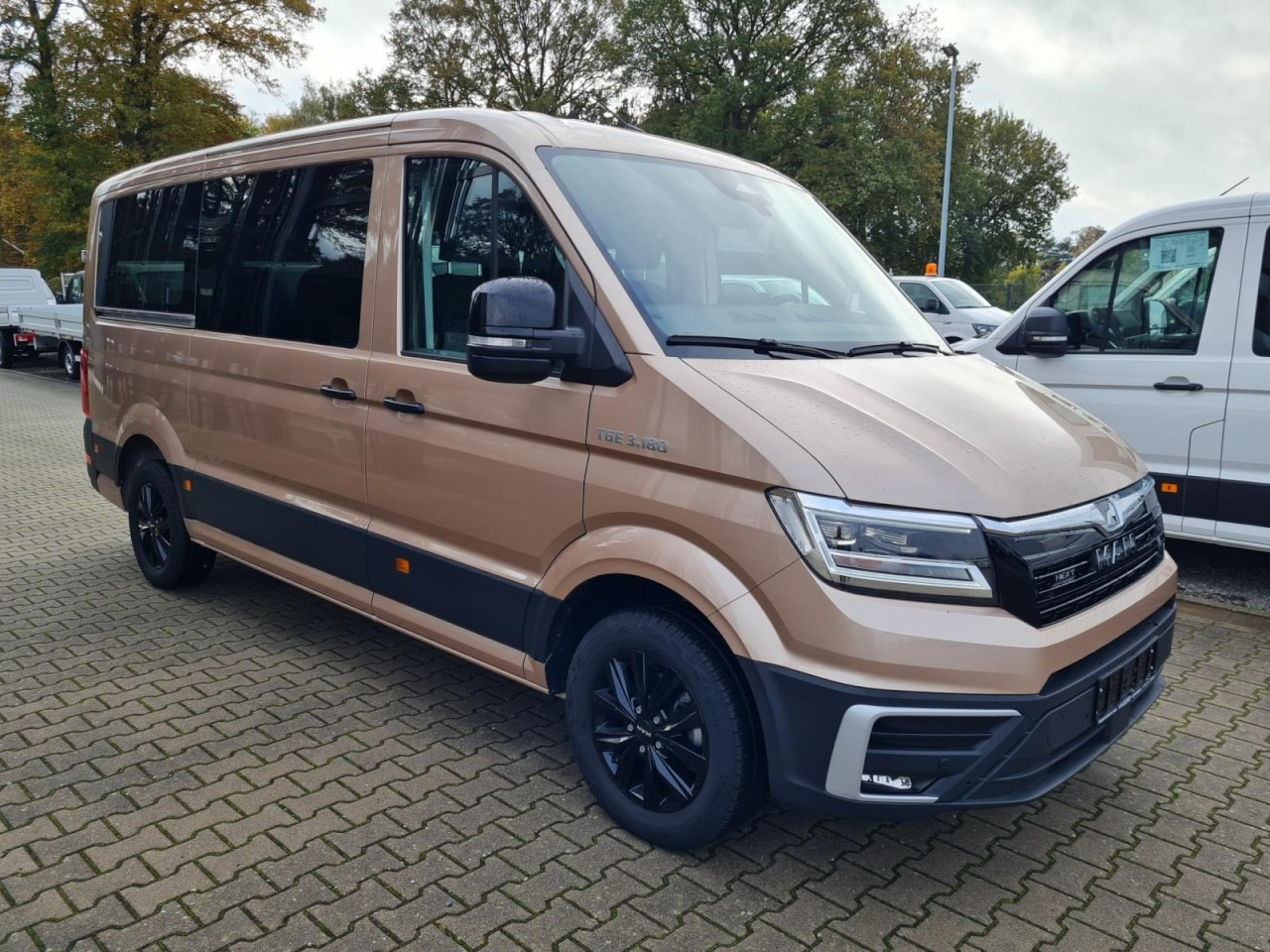 Man TGE 3.180 TDi Kombi 9 Sitze ALU KAMERA LED LEDER Sonderumbau - Microbuz, Transport persoane: Foto 3 Man TGE 3.180 TDi Kombi 9 Sitze ALU KAMERA LED LEDER Sonderumbau - Microbuz, Transport persoane: Foto 3