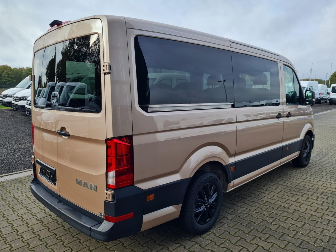 Man TGE 3.180 TDi Kombi 9 Sitze ALU KAMERA LED LEDER Sonderumbau - Microbuz, Transport persoane: Foto 4 Man TGE 3.180 TDi Kombi 9 Sitze ALU KAMERA LED LEDER Sonderumbau - Microbuz, Transport persoane: Foto 4
