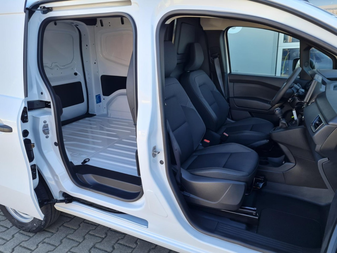 Renault Kangoo Van Kasten L1H1 TCe 1.3i KLIMA PDC TEMPOMAT - Autoutilitară compactă: Foto 4 Renault Kangoo Van Kasten L1H1 TCe 1.3i KLIMA PDC TEMPOMAT - Autoutilitară compactă: Foto 4