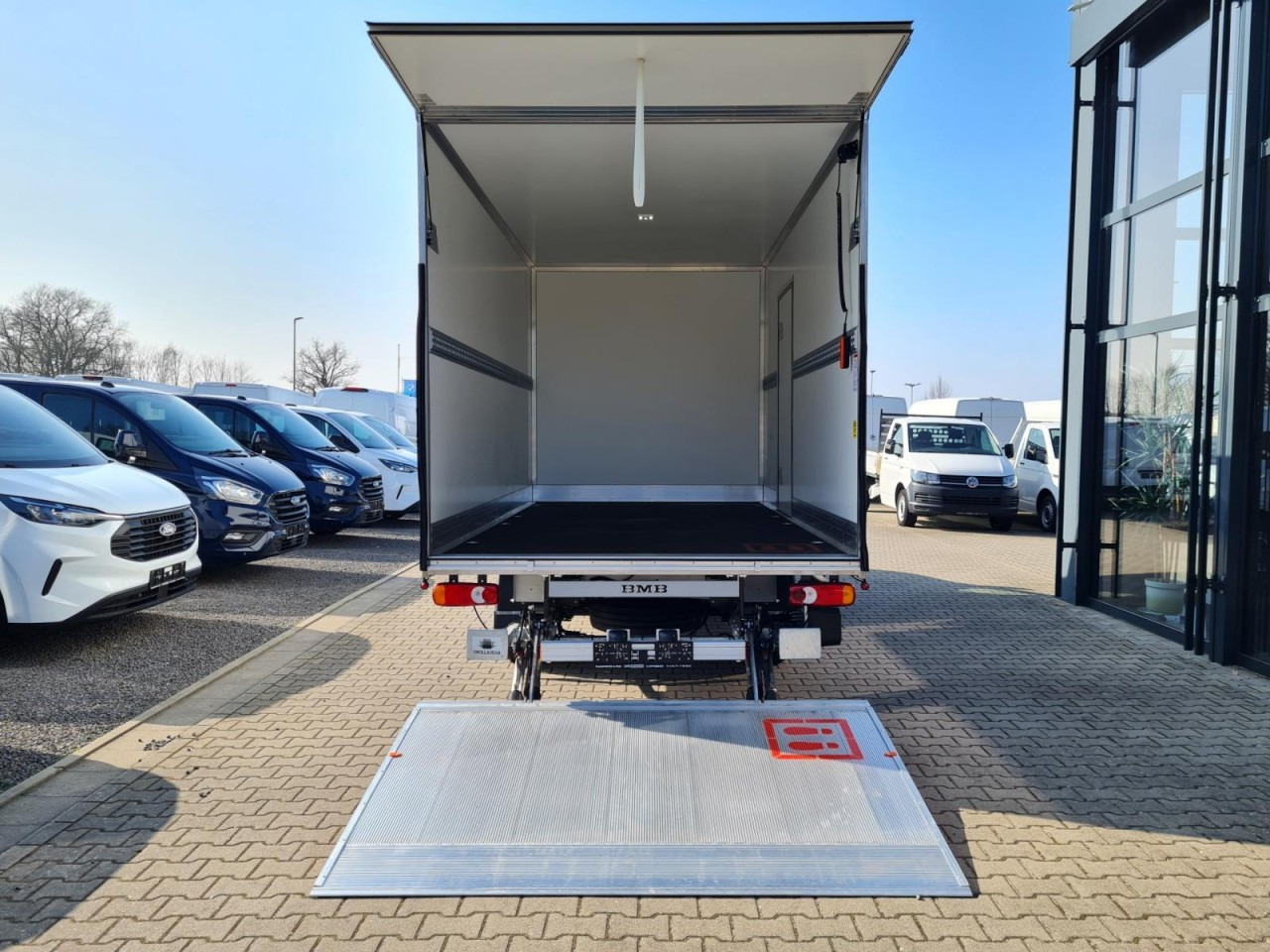 Renault Master 35 New Möbel Koffer LBW KAMERA LUFTFEDERUNG - Autoutilitară box: Foto 5 Renault Master 35 New Möbel Koffer LBW KAMERA LUFTFEDERUNG - Autoutilitară box: Foto 5