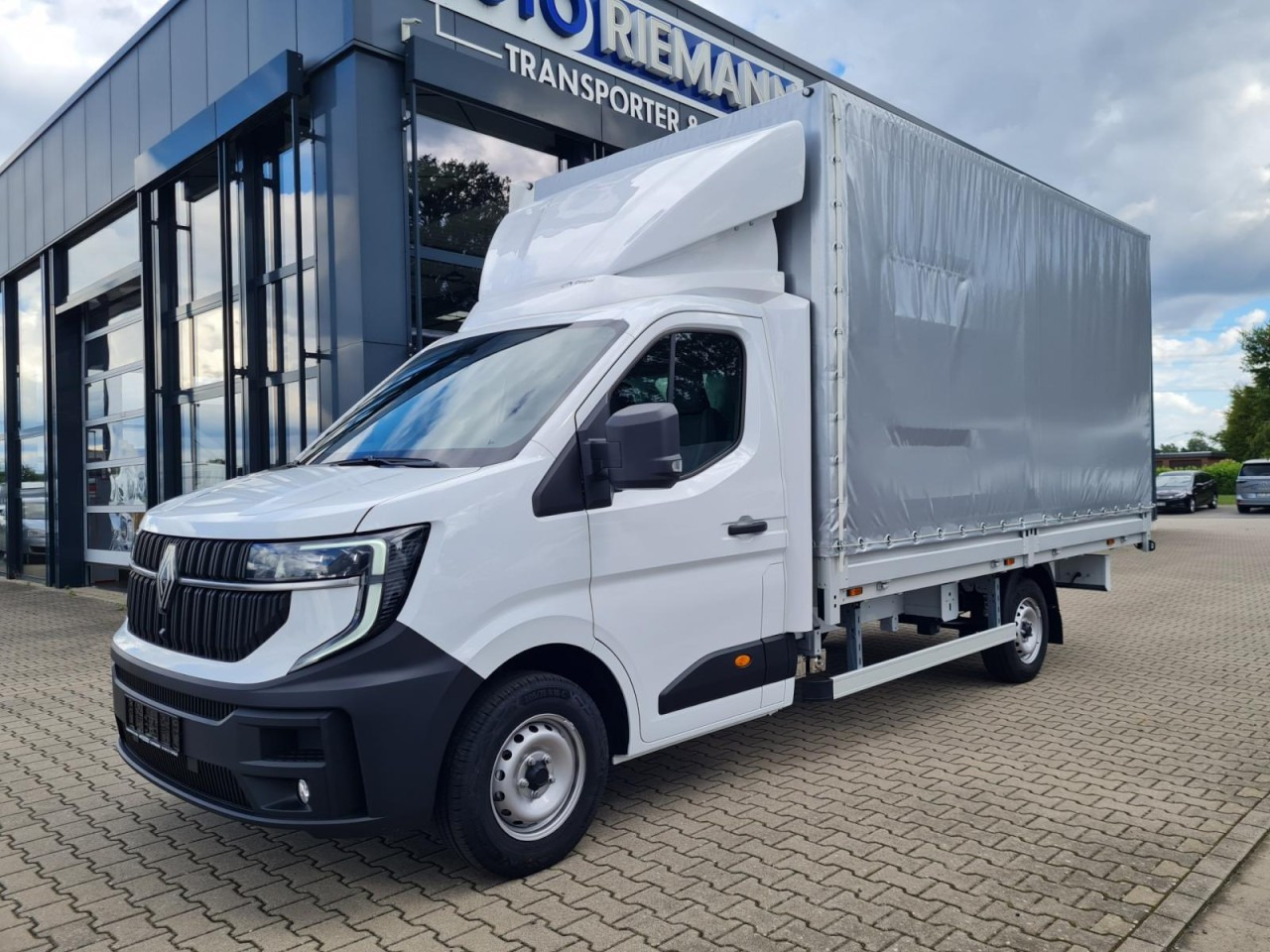 Renault Master 35 Pritsche Schiebe Plane KLIMA TEMPOMAT - Autoutilitară cu prelată: Foto 2 Renault Master 35 Pritsche Schiebe Plane KLIMA TEMPOMAT - Autoutilitară cu prelată: Foto 2