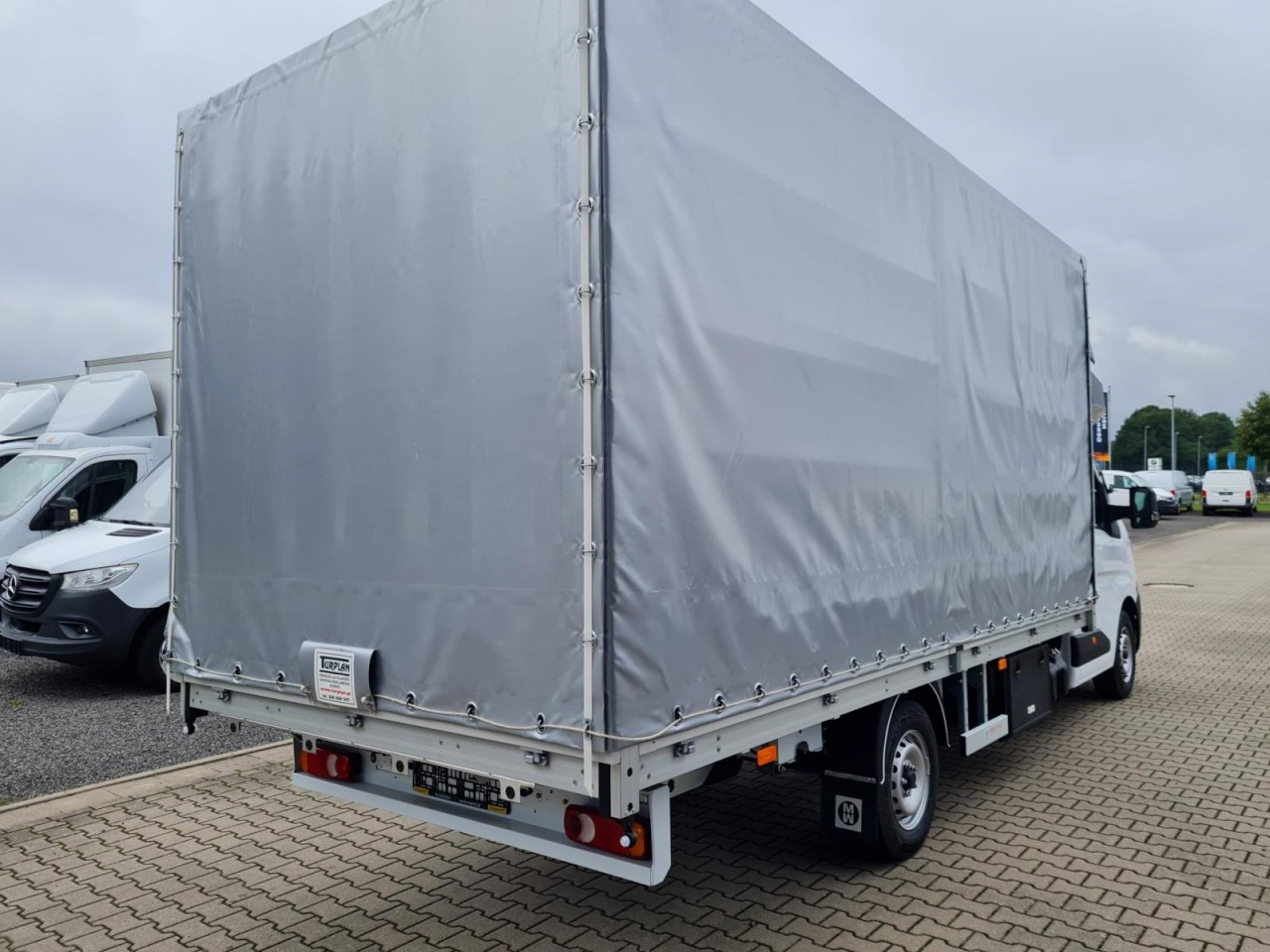 Renault Master 35 Pritsche Schiebe Plane Schlafkab 10 PAL LUFTFEDER - Autoutilitară cu prelată: Foto 4 Renault Master 35 Pritsche Schiebe Plane Schlafkab 10 PAL LUFTFEDER - Autoutilitară cu prelată: Foto 4