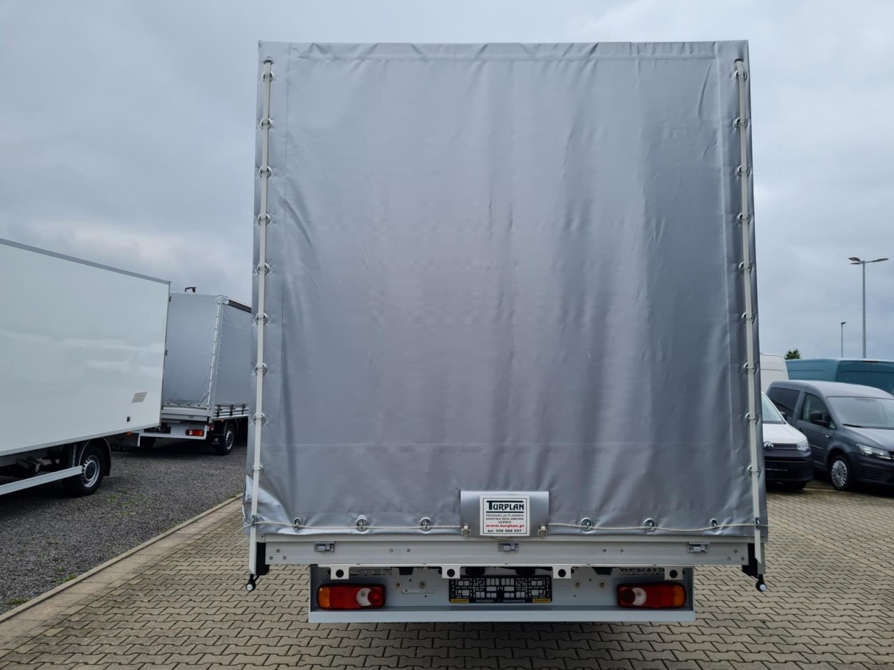 Renault Master 35 Pritsche Schiebe Plane Schlafkab 10 PAL LUFTFEDER - Autoutilitară cu prelată: Foto 5 Renault Master 35 Pritsche Schiebe Plane Schlafkab 10 PAL LUFTFEDER - Autoutilitară cu prelată: Foto 5