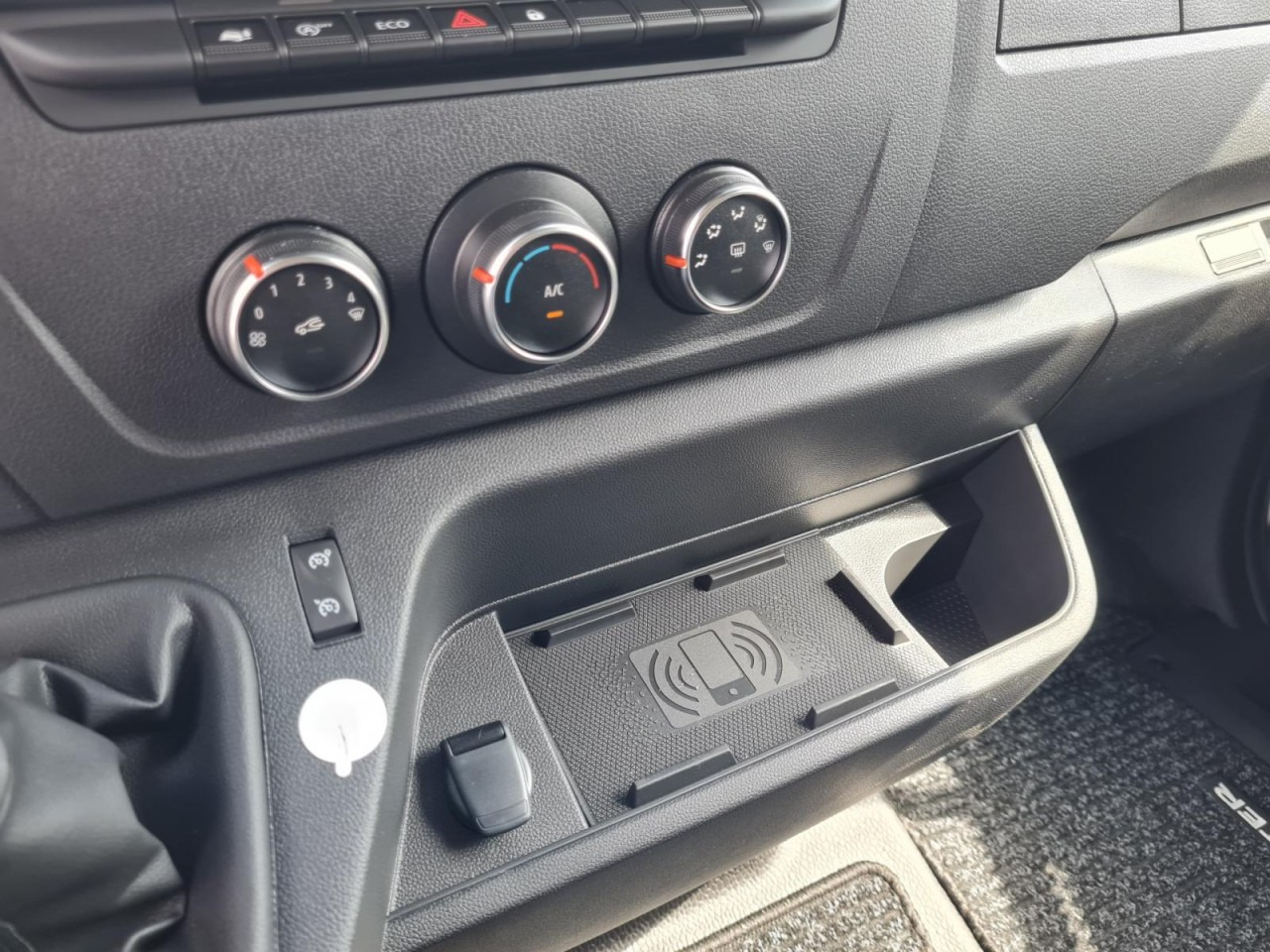 Autoutilitară cu prelată Renault Master 35 Pritsche Schiebe Plane Schlafkab. STHZ: Foto 12 Autoutilitară cu prelată Renault Master 35 Pritsche Schiebe Plane Schlafkab. STHZ: Foto 12