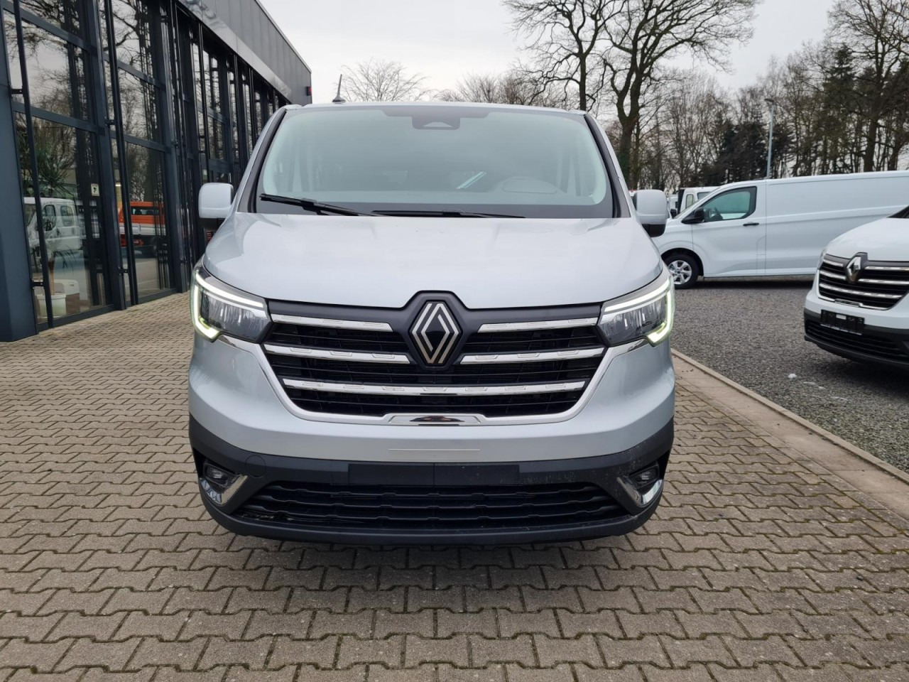 Renault Trafic Kombi 9-Sitze L2 Grand Equilibre KLIMA TEMPOMAT - Autoutilitară cabină dublă: Foto 2 Renault Trafic Kombi 9-Sitze L2 Grand Equilibre KLIMA TEMPOMAT - Autoutilitară cabină dublă: Foto 2