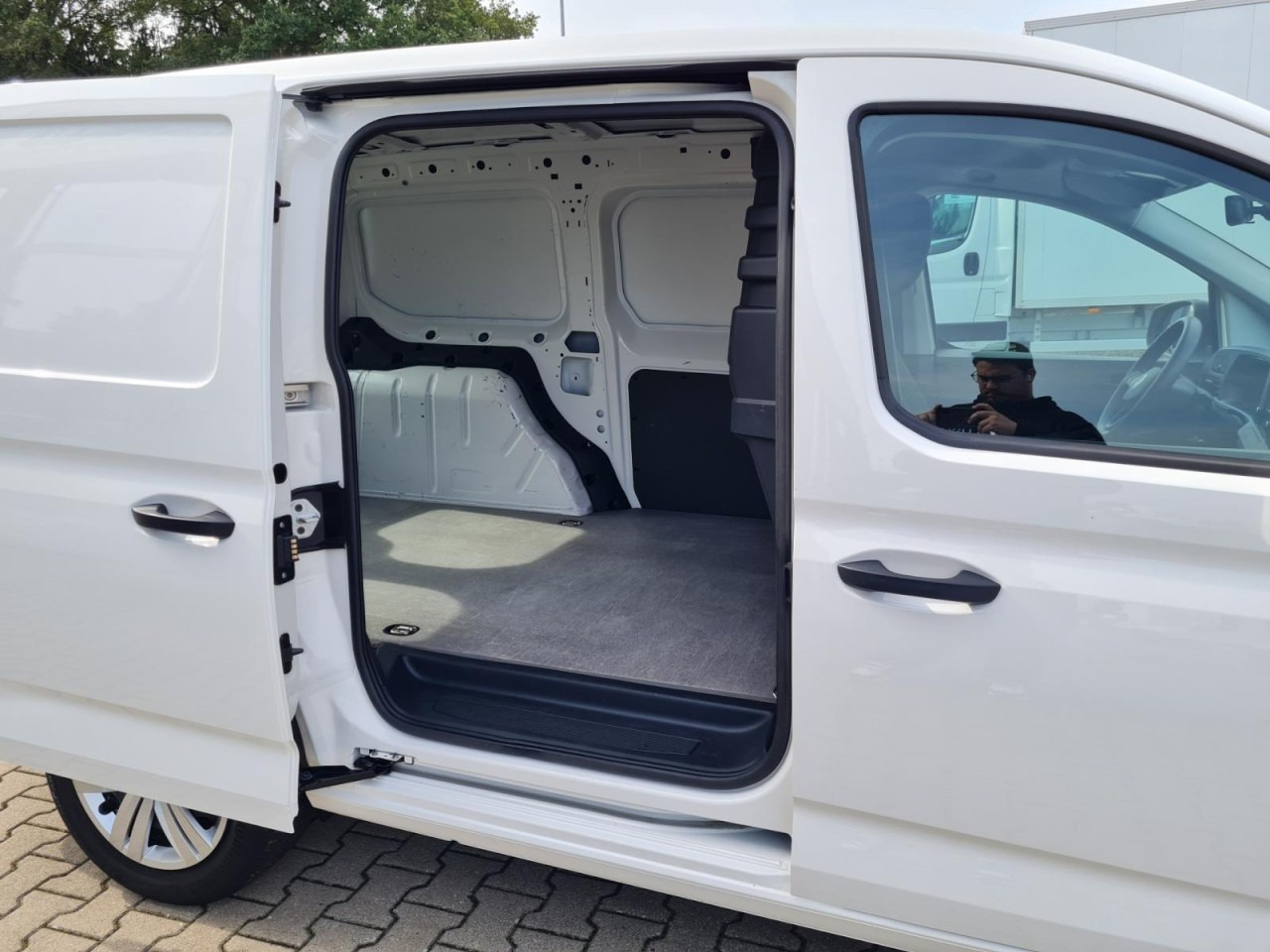 Volkswagen Caddy Cargo Kasten Maxi AHK KLIMA KAMERA PDC FLÜGEL - Autoutilitară compactă: Foto 4 Volkswagen Caddy Cargo Kasten Maxi AHK KLIMA KAMERA PDC FLÜGEL - Autoutilitară compactă: Foto 4