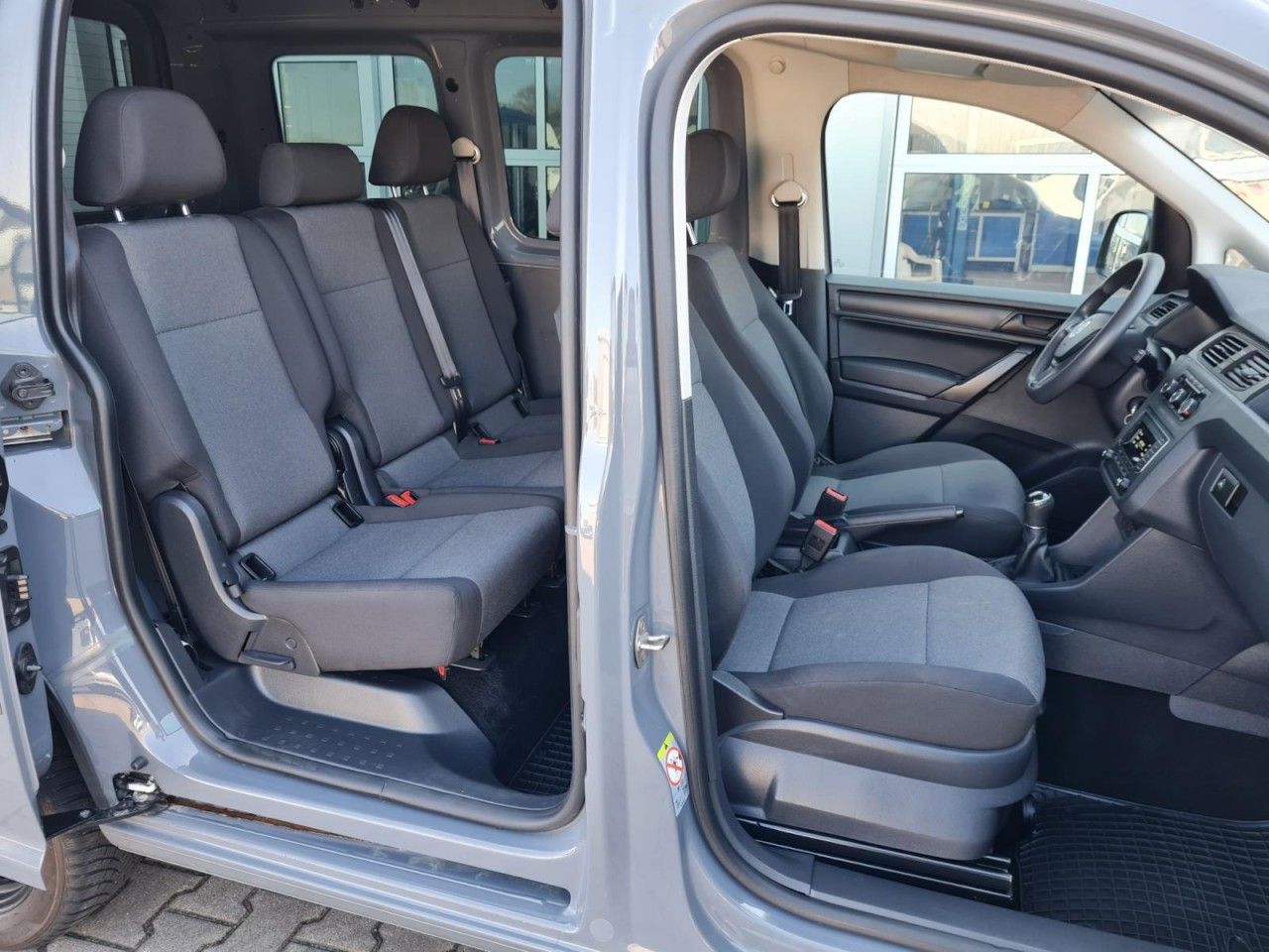 Volkswagen Caddy Kombi 4Motion TDi 5-Sitze KLIMA STHZ TEMPO - Transport persoane: Foto 5 Volkswagen Caddy Kombi 4Motion TDi 5-Sitze KLIMA STHZ TEMPO - Transport persoane: Foto 5