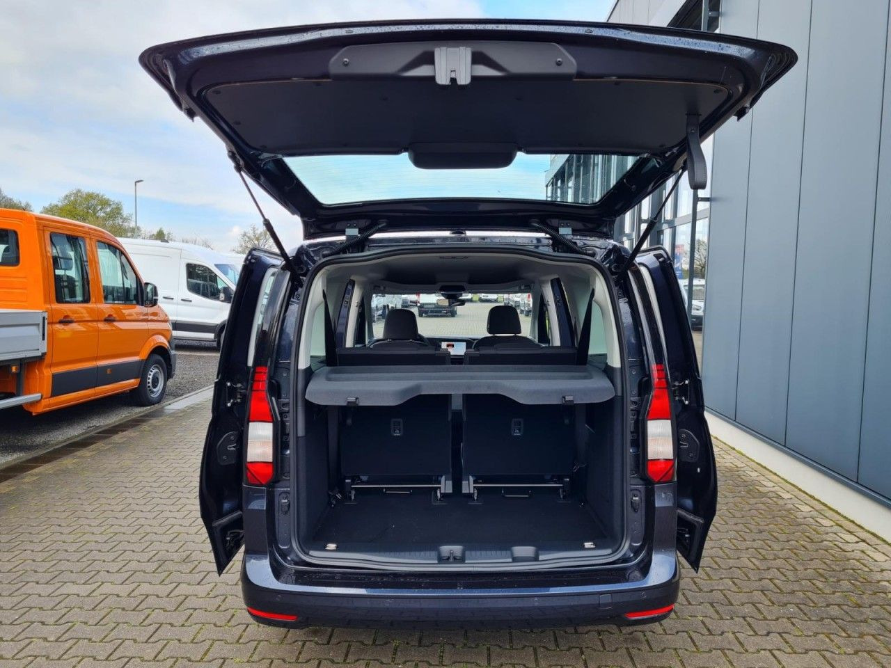 Volkswagen Caddy Maxi Kombi 7-Sitze 1.5 TSI DSG NAVI/APP TE - Automobil: Foto 5 Volkswagen Caddy Maxi Kombi 7-Sitze 1.5 TSI DSG NAVI/APP TE - Automobil: Foto 5
