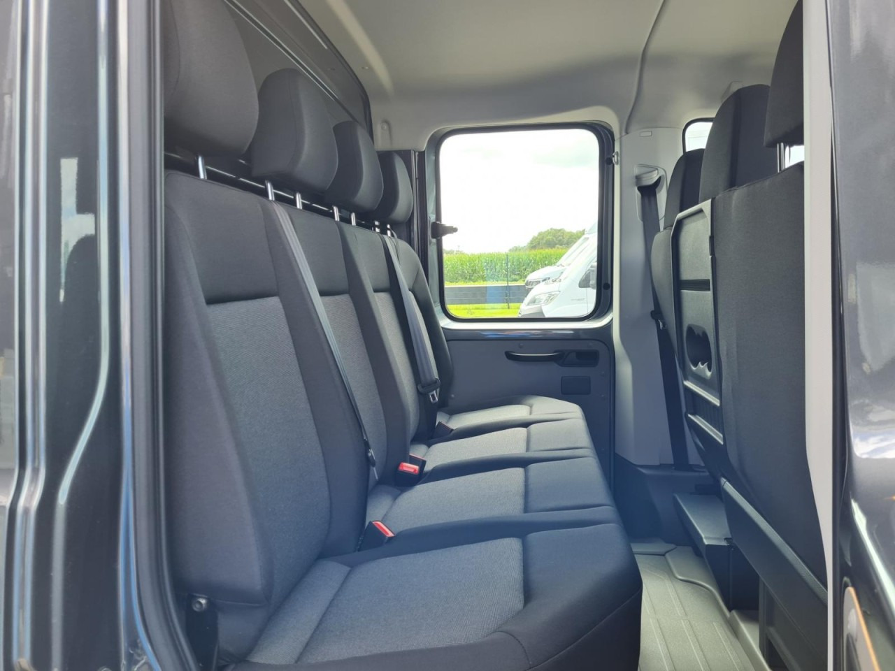 Volkswagen Crafter 35 DOKA 7-Sitze Maxi L4 KLIMA TEMPOMAT - Autoutilitară cu platformă, Autoutilitară cabină dublă: Foto 4 Volkswagen Crafter 35 DOKA 7-Sitze Maxi L4 KLIMA TEMPOMAT - Autoutilitară cu platformă, Autoutilitară cabină dublă: Foto 4