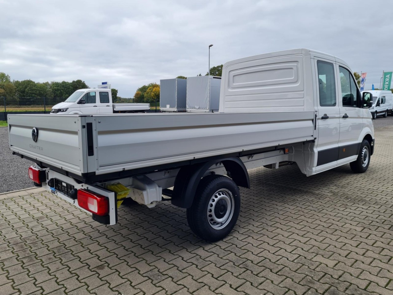 Volkswagen Crafter 35 Doka TDI Pritsche lang L4 KLIMA TEMPOMAT - Autoutilitară cu platformă, Autoutilitară cabină dublă: Foto 4 Volkswagen Crafter 35 Doka TDI Pritsche lang L4 KLIMA TEMPOMAT - Autoutilitară cu platformă, Autoutilitară cabină dublă: Foto 4