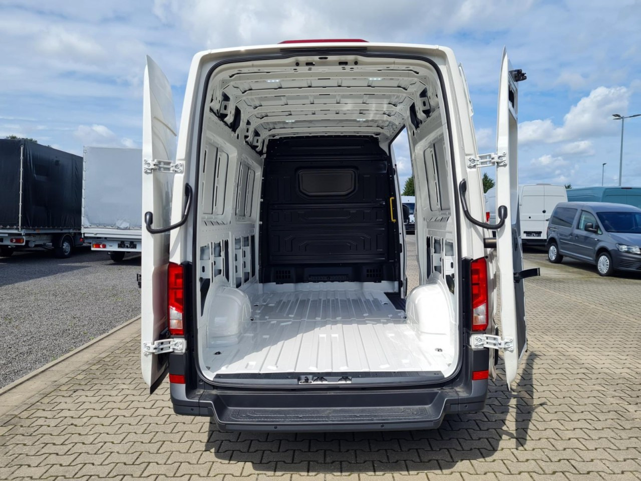 Volkswagen Crafter 35 Kasten MR L3H3 KLIMA KOMFORT PDC TEMPOMAT - Dubă: Foto 5 Volkswagen Crafter 35 Kasten MR L3H3 KLIMA KOMFORT PDC TEMPOMAT - Dubă: Foto 5