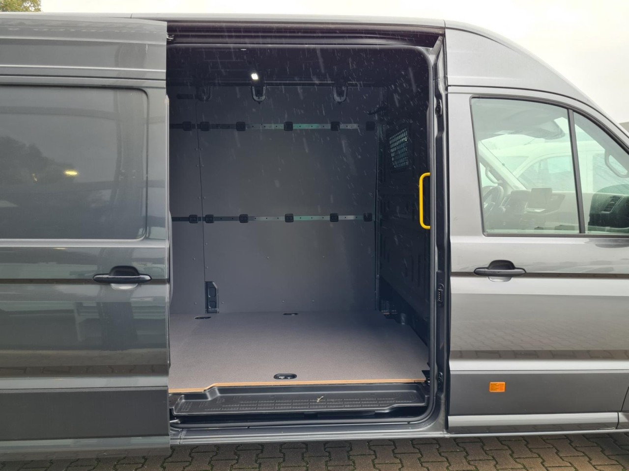 Volkswagen Crafter 35 Kasten Maxi L4H3 AG LED TEMPOMAT - Dubă: Foto 4 Volkswagen Crafter 35 Kasten Maxi L4H3 AG LED TEMPOMAT - Dubă: Foto 4