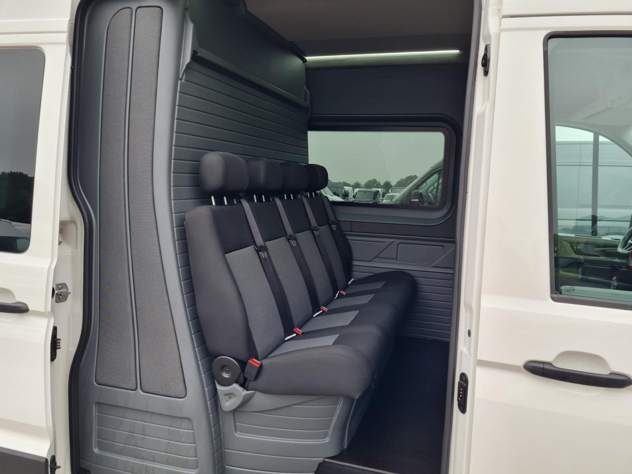 Volkswagen Crafter 35 Kasten Plus 4MOTION Doka Mixto L4H3 - Dubă, Autoutilitară cabină dublă: Foto 4 Volkswagen Crafter 35 Kasten Plus 4MOTION Doka Mixto L4H3 - Dubă, Autoutilitară cabină dublă: Foto 4