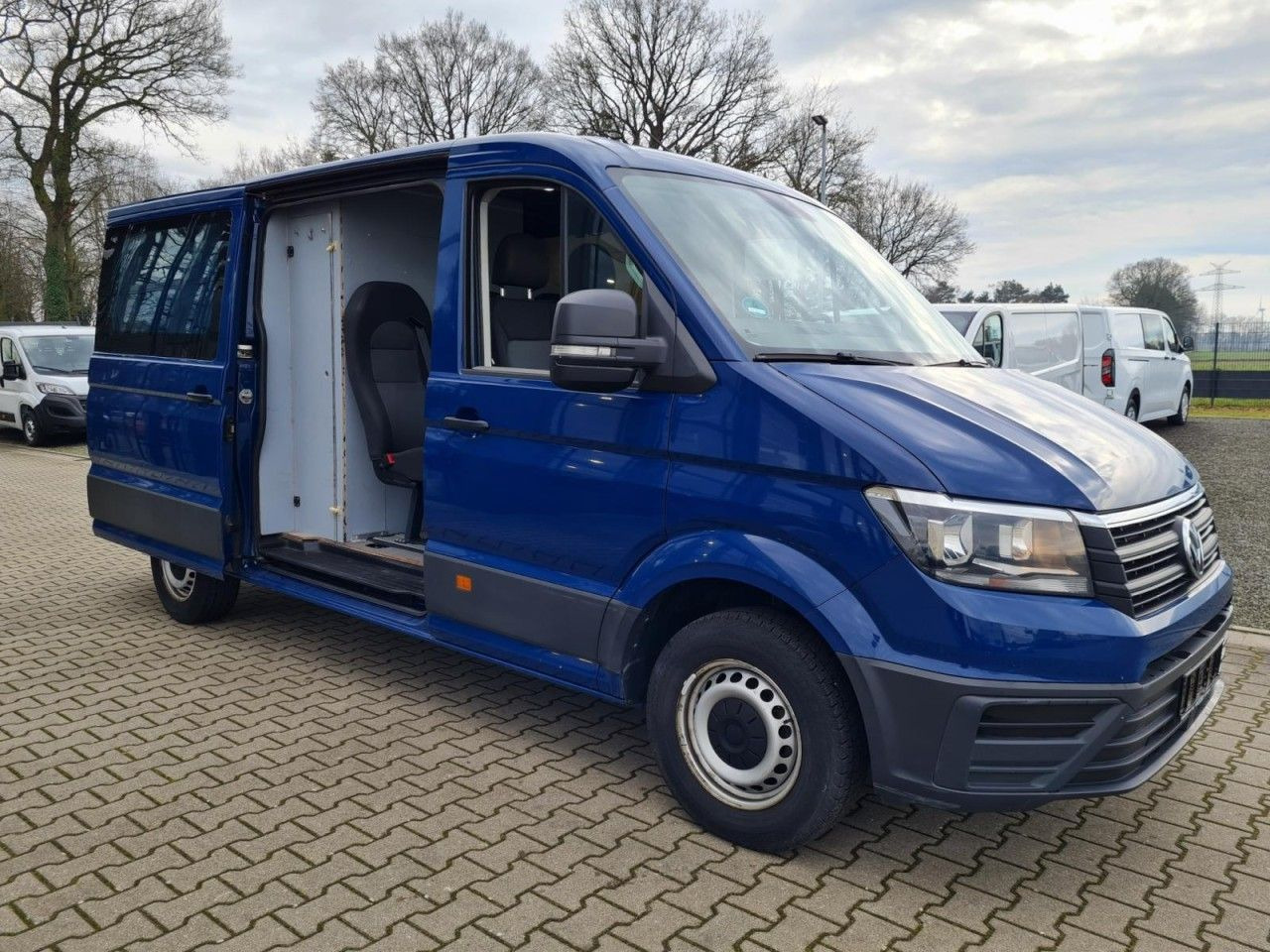 Volkswagen Crafter 35 Kasten Plus Doka mixto NAVI AHK 6 Sit - Dubă, Autoutilitară cabină dublă: Foto 4 Volkswagen Crafter 35 Kasten Plus Doka mixto NAVI AHK 6 Sit - Dubă, Autoutilitară cabină dublă: Foto 4