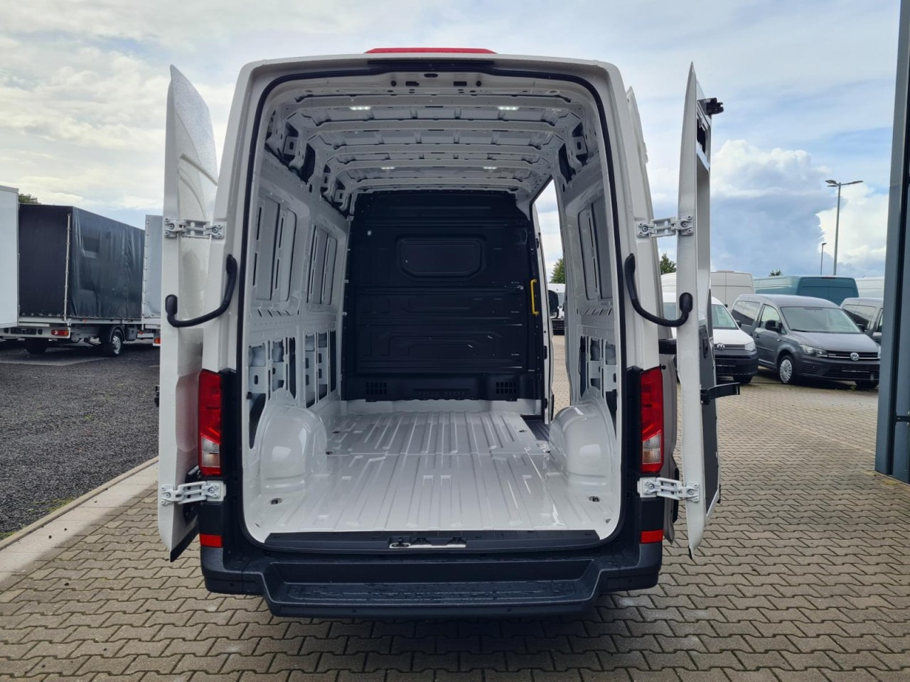 Volkswagen Crafter 35 Kasten TDI MR L3H3 PDC KLIMA TEMPOMAT - Dubă: Foto 5 Volkswagen Crafter 35 Kasten TDI MR L3H3 PDC KLIMA TEMPOMAT - Dubă: Foto 5