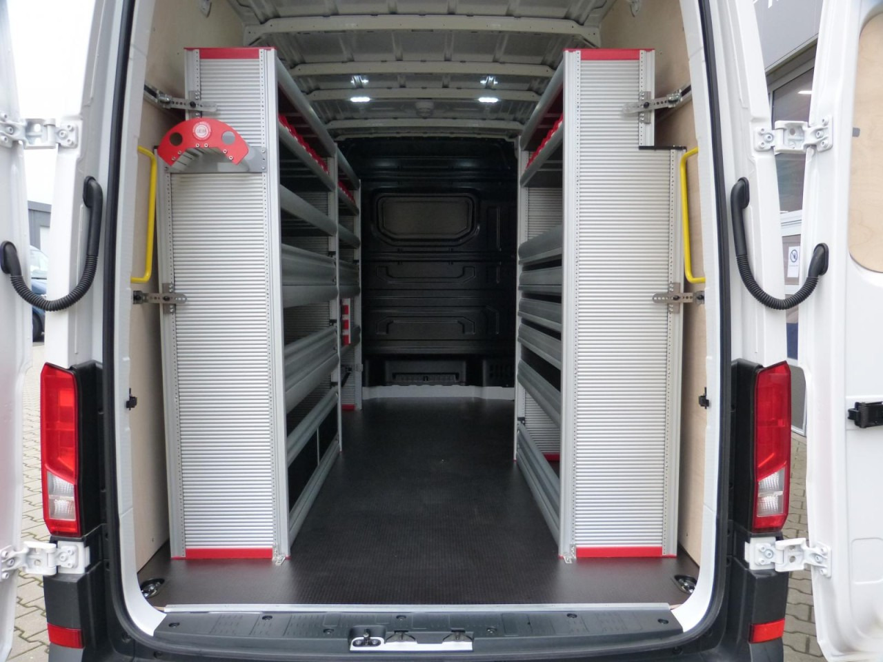 Volkswagen Crafter 35 Kasten TDI MR PDC WERKSTATTEINRICHTUNG - Dubă: Foto 5 Volkswagen Crafter 35 Kasten TDI MR PDC WERKSTATTEINRICHTUNG - Dubă: Foto 5