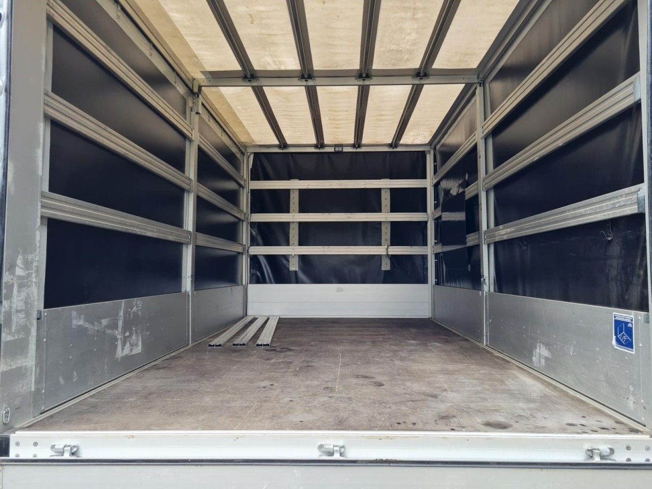 Volkswagen Crafter 35 Pritsche Schlafkabine LED TEMPOMAT - Autoutilitară cu prelată: Foto 5 Volkswagen Crafter 35 Pritsche Schlafkabine LED TEMPOMAT - Autoutilitară cu prelată: Foto 5