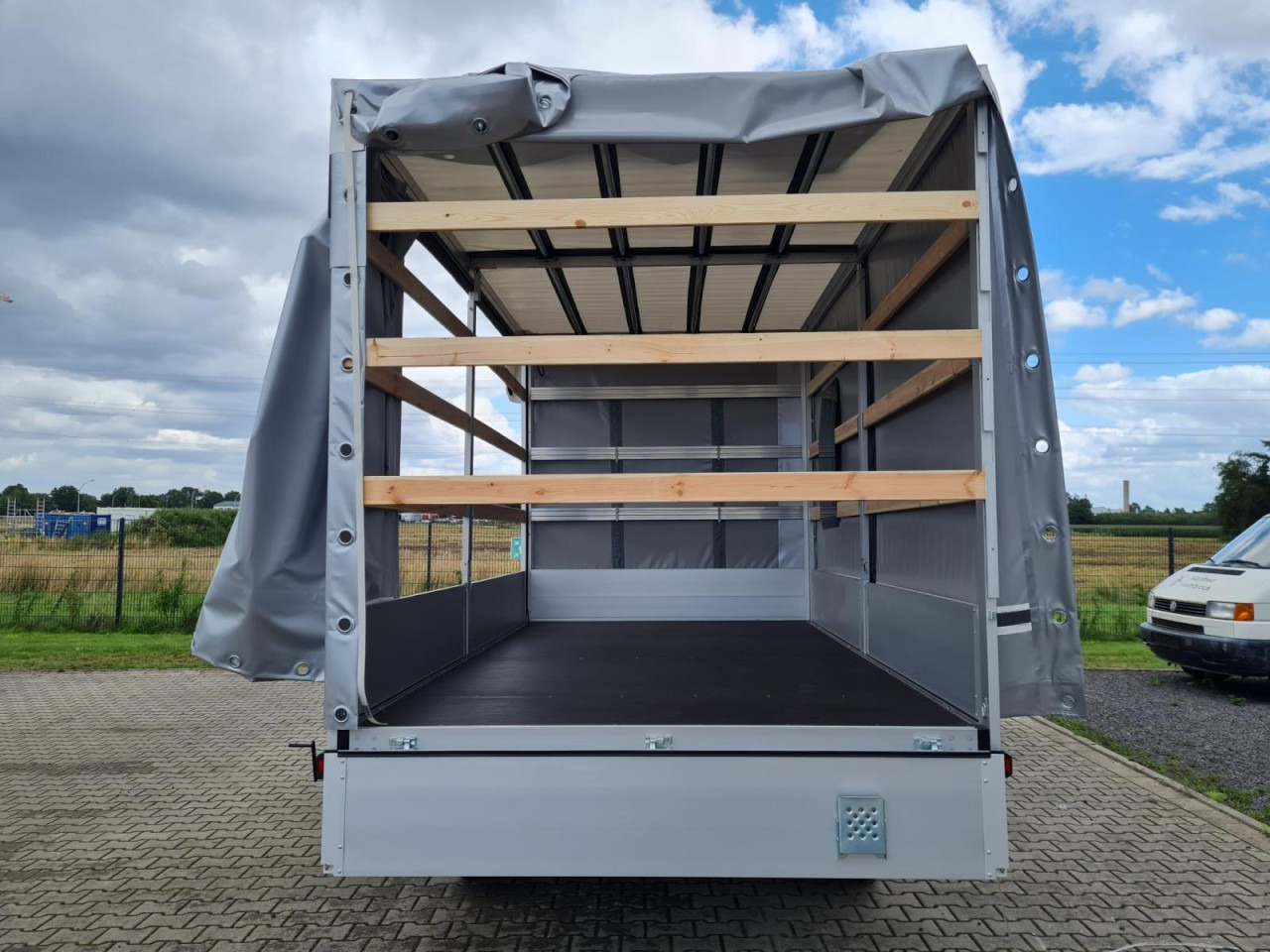 Volkswagen Crafter 35 TDI Pritsche Schiebe Plane ERGO LED TEMPOMAT - Autoutilitară cu prelată: Foto 5 Volkswagen Crafter 35 TDI Pritsche Schiebe Plane ERGO LED TEMPOMAT - Autoutilitară cu prelată: Foto 5