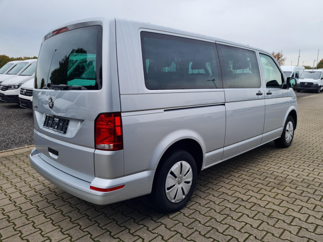 Volkswagen T6.1 Caravelle TDI lang 9 Sitzer 2 Schiebetüren Trendl. - Microbuz, Transport persoane: Foto 5 Volkswagen T6.1 Caravelle TDI lang 9 Sitzer 2 Schiebetüren Trendl. - Microbuz, Transport persoane: Foto 5