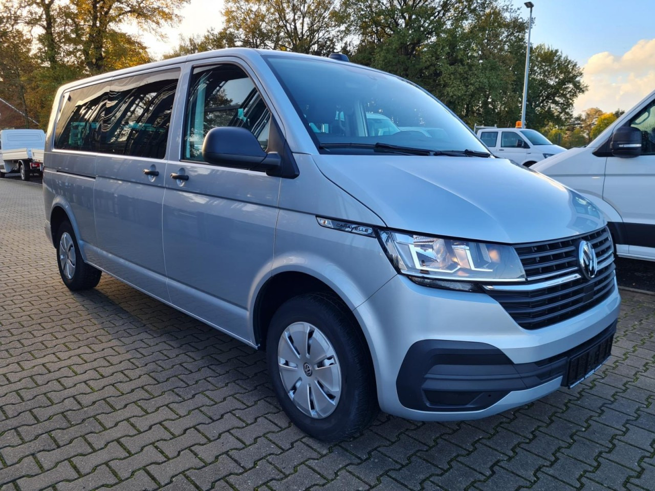Volkswagen T6.1 Caravelle TDI lang 9 Sitzer 2 Schiebetüren Trendl. - Microbuz, Transport persoane: Foto 3 Volkswagen T6.1 Caravelle TDI lang 9 Sitzer 2 Schiebetüren Trendl. - Microbuz, Transport persoane: Foto 3
