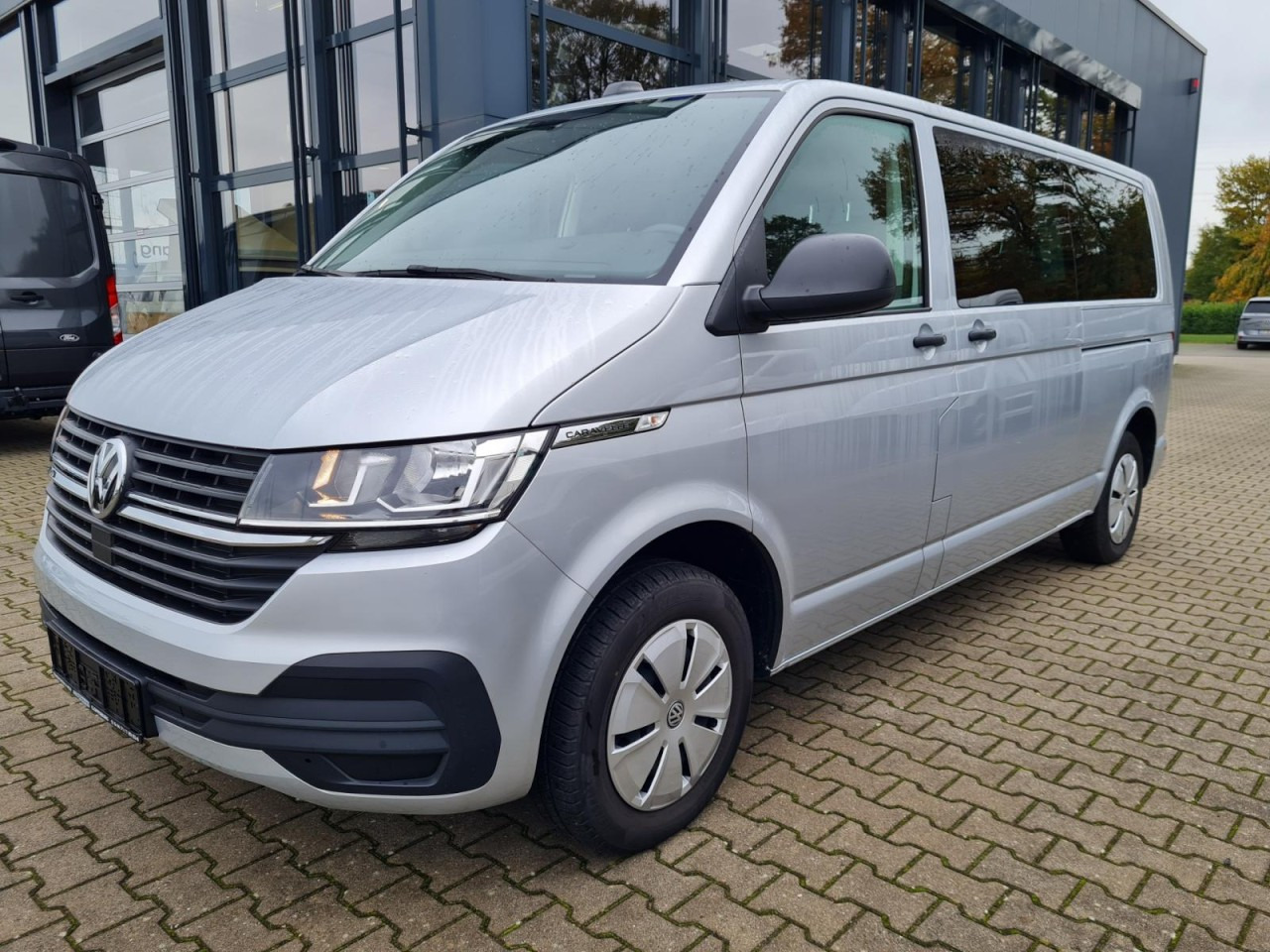 Volkswagen T6.1 Caravelle TDI lang 9 Sitzer 2 Schiebetüren Trendl. - Microbuz, Transport persoane: Foto 1 Volkswagen T6.1 Caravelle TDI lang 9 Sitzer 2 Schiebetüren Trendl. - Microbuz, Transport persoane: Foto 1