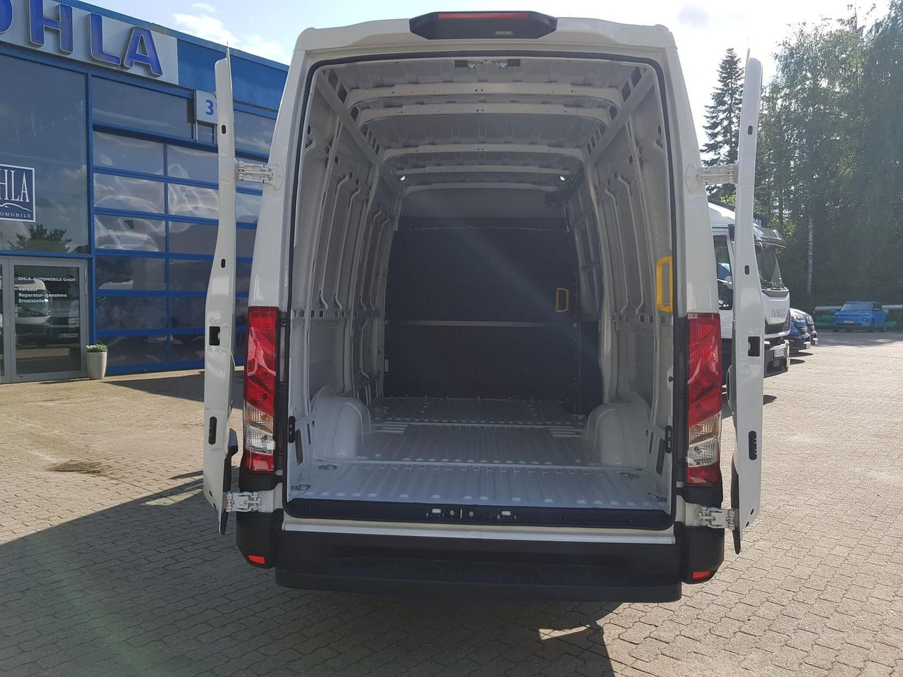 Iveco Daily 35S14A8 V Y mit Rückfahrkamera und Radi... - Dubă: Foto 5 Iveco Daily 35S14A8 V Y mit Rückfahrkamera und Radi... - Dubă: Foto 5